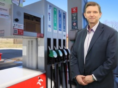 Polacy chcą maksymalnych cen paliw do końca roku! Ekspert wyjaśnia, czym to grozi