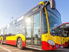 W autobusie miejskim wybuchła opona. Ranna kobieta na przystanku. "Poważne obrażenia"