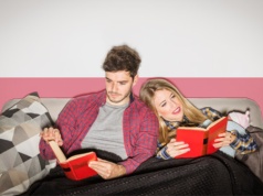 41% Polaków sięgnęło w 2025 roku po książkę. Najnowszy raport Biblioteki Narodowej