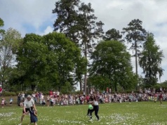 „Deszcz” jajek i sekundy grozy. Sekundy od tragedii podczas wielkanocnej zabawy w USA (WIDEO)