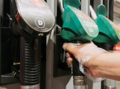 Służby sprawdzają maksymalne ceny na stacjach paliw. Są dane o nieprawidłowościach