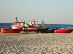 Ciche uzdrowisko nad Bałtykiem. Na miejscu plaża, morze i jezioro. Odpoczynek bez tłumów