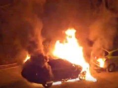 Na Leśnym paliły się samochody. Pożar zaczął się od samochodu podwyższonego ryzyka