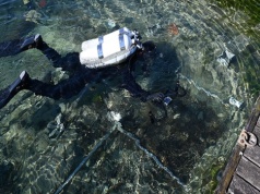 Pod wodą spoczywała fenomenalnie zachowana siekiera. To ewenement dla europejskiej archeologii