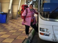 Iranka prawie nie widzi. Zwiedza świat z garstką dolarów w kieszeni