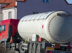 "To krok do bolesnej inflacji". Rząd obniża ceny, ekonomista przestrzega