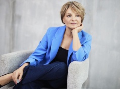 Szczęście kobiety zaczyna się od wyrzucenia białych rajstopek."Jest miejsce na twoje tak i nie"