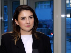 Dla polskich konsumentów cena produktów wciąż pozostaje kluczowa. Coraz częściej „kupują” jednak wartości i emocje