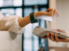 Ranking kont osobistych z płatnościami mobilnymi. Już nie tylko telefon się liczy