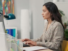 Faktura trafiła do odbiorcy wcześniej niż do KSeF. Kiedy można odliczyć obniżyć VAT?