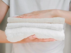 Wlewasz ocet do pralki? Większość robi to źle – dlatego ręczniki twardnieją