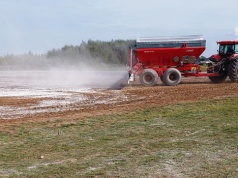 Rolnicy chcą dopłat do wapnowania. Problem narasta w wielu regionach