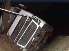 Zestaw wpadł do rowu, kierowca pilnował go w namiocie – reportaż ze Słowacji