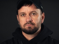 Reżyser "Ministrantów" zadebiutował w teatrze. "To jest coś niesamowitego"