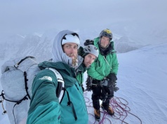 Rousseau, Marvell i Cornell otwierają „Heavy is the Hand” na Mt. Dickey na Alasce