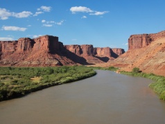 Ruch wody w tej rzece od 150 lat zastanawiał naukowców. Dopiero teraz zrozumieli, dlaczego płynie pod górę