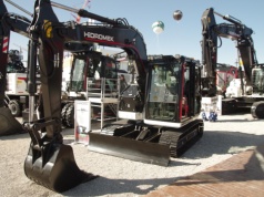 Dwie nowe 7-tonowe koparki Hidromeka. Jedna jest gotowa, druga jeszcze nie