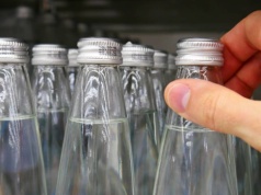 Zasada "ośmiu szklanek wody dziennie" to przeszłość. Naukowcy obalili mit