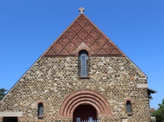 Wyłamane drzwi i dewastacja wnętrza. W Wielki Czwartek miał miejsce atak na kościół we Francji