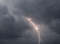 Piorun uderzył w samolot LOT. Piloci musieli zawrócić