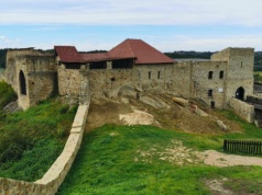 Warownia królewska nad jeziorem. Co zobaczyć na zamku w Dobczycach?