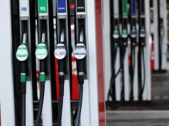 Ludzie pytają: kiedy tańsze paliwo? Ropa niby idzie w dół, ale minister rozkłada ręce