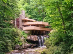 Zamiast ogrodu - wodospad. Ten dom przyciąga turystów z całego świata