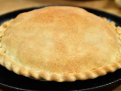 Kulinarna podróż do Dalmacji. Przepis na chorwackie ciasto z botwiną i czosnkiem