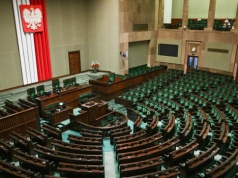 Najnowszy sondaż. Prawie 40 proc. dla KO, reszta koalicji pod progiem