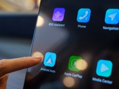 Bezprzewodowe Android Auto, którego nawet nie zauważysz w samochodzie. Ten tani gadżet naprawdę robi różnicę