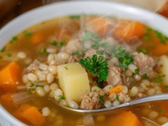 Najlepsze zupy wychodzą na tym mięsie. Nasze babcie wiedziały, że jest pełne smaku, aromatu i bardzo esencjonalne