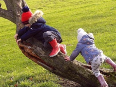 5 zabaw z dzieciństwa, których zakazałabym swojemu dziecku. Kiedyś te "szaleństwa" były normą