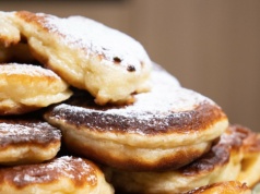 Nie robię już racuchów z jabłkami. Z tym owocem smakują o wiele lepiej