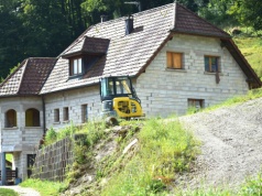 Kara za zwożenie gruzu na działkę nawet 1 mln zł. Kiedy ziemia i gruz są odpadem i jak nie złamać przepisów w 2026 roku