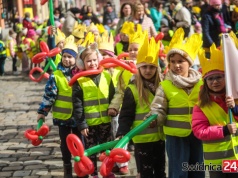 Żółty Marsz Nadziei przeszedł wokół świdnickiego Rynku. „Wezwanie do niesienia pomocy osobom chorym i cierpiącym”