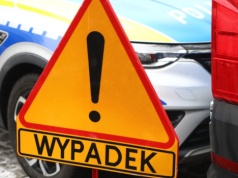 Zjechał z drogi i uderzył w drzewo. Tragiczny wypadek w Chróścicach