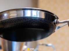 Ta patelnia jest odporna na zarysowania i temperatury do 300°C! Jedzenie nie przywiera