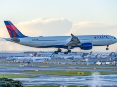 Droższy bagaż zamiast hedgingu. Amerykańskie linie przerzucają koszty paliwa na pasażerów