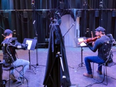 Egzoszkielet poprawia koordynację gry duetu skrzypków. A to dopiero początek