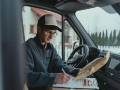 Dyrektywa platformowa uderzy nie tylko w Ubera. Branża kurierska stoi nad przepaścią