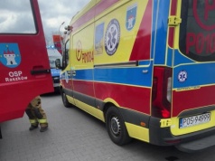 Potrącenie pieszej z wózkiem na przejściu