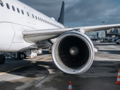 Drożejące paliwo lotnicze i odwołane loty to efekt napięć w Cieśninie Ormuz