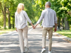 Zapomnij o spacerach. Ta aktywność jest cztery razy lepsza i bardziej skuteczna