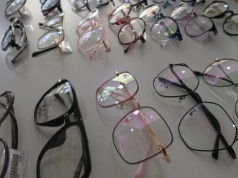 Najgorsze, co możesz zrobić swoim oczom. Takich okularów nie kupuj. Optometrystka: Masówka