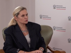 Barbara Nowacka błądzi ze zmianami. Szkoła powinna wychowywać rycerzy?