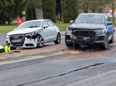 Zderzenie dwóch Audi w Panieńszczyźnie. Jedna kierująca nie ustąpiła pierwszeństwa drugiej