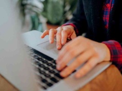 Fake newsy tylko straszą. Prawda w sieci wciąż wygrywa