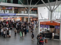 Co dzieje się z cenami lotów? Paliwo to jedno, ale podbijają je też sami turyści. "Efekt popytowy"