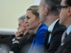 Wrze po decyzji MEN, rodzice wyręczają dzieci. „Uczy się, że można oszukiwać”