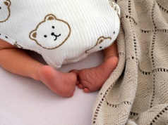 Zagadkowa śmierć noworodka. Sekcja zwłok nie przyniosła przełomu